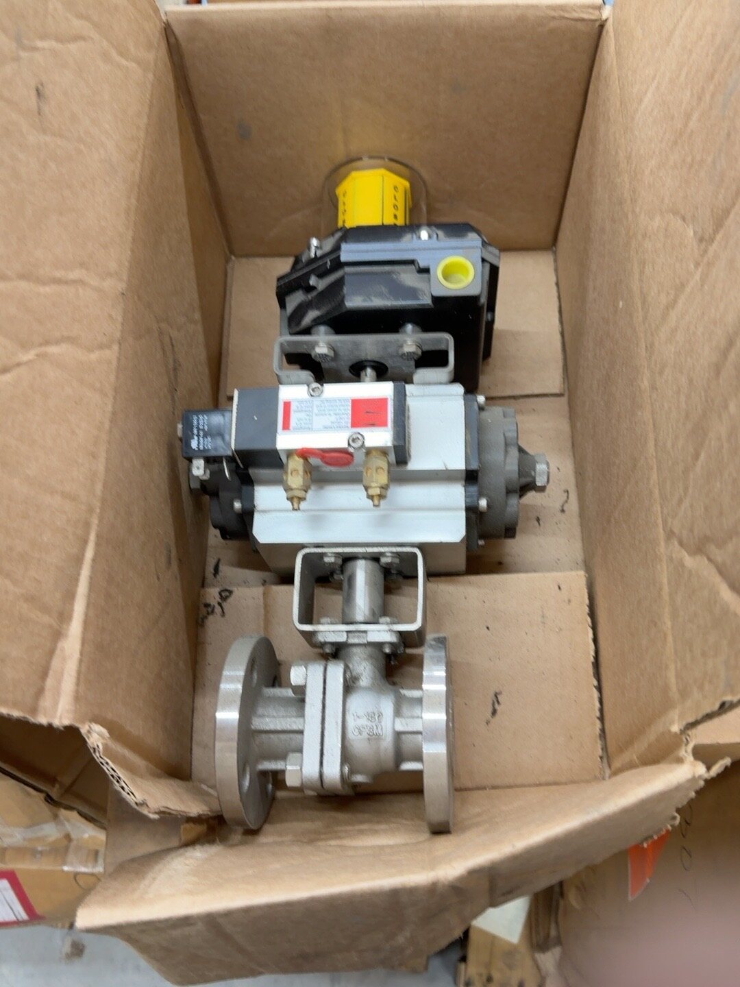 Flow-Tek Pneumatically actuated stainless flanged ball-valve assembly, 1 in