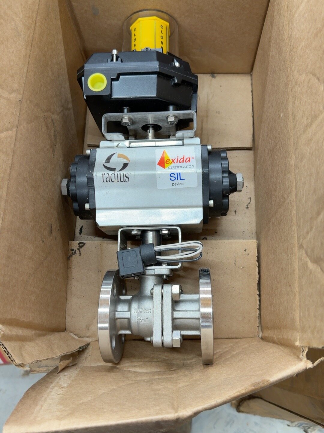 Flow-Tek Pneumatically actuated stainless flanged ball-valve assembly, 1 in thumbnail 3