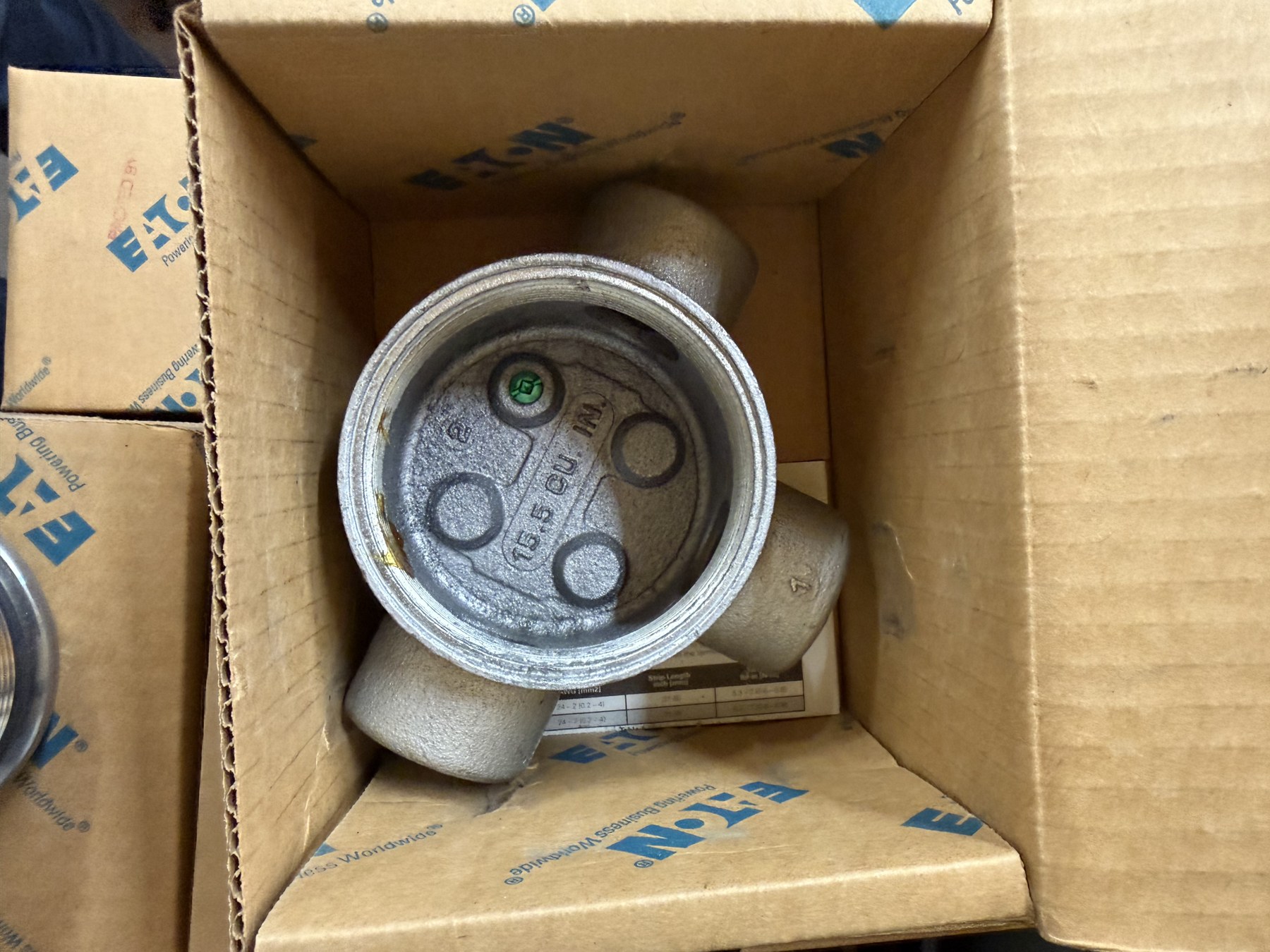Eaton Crouse-Hinds GUAT36 1-inch T conduit outlet box with cover thumbnail 3