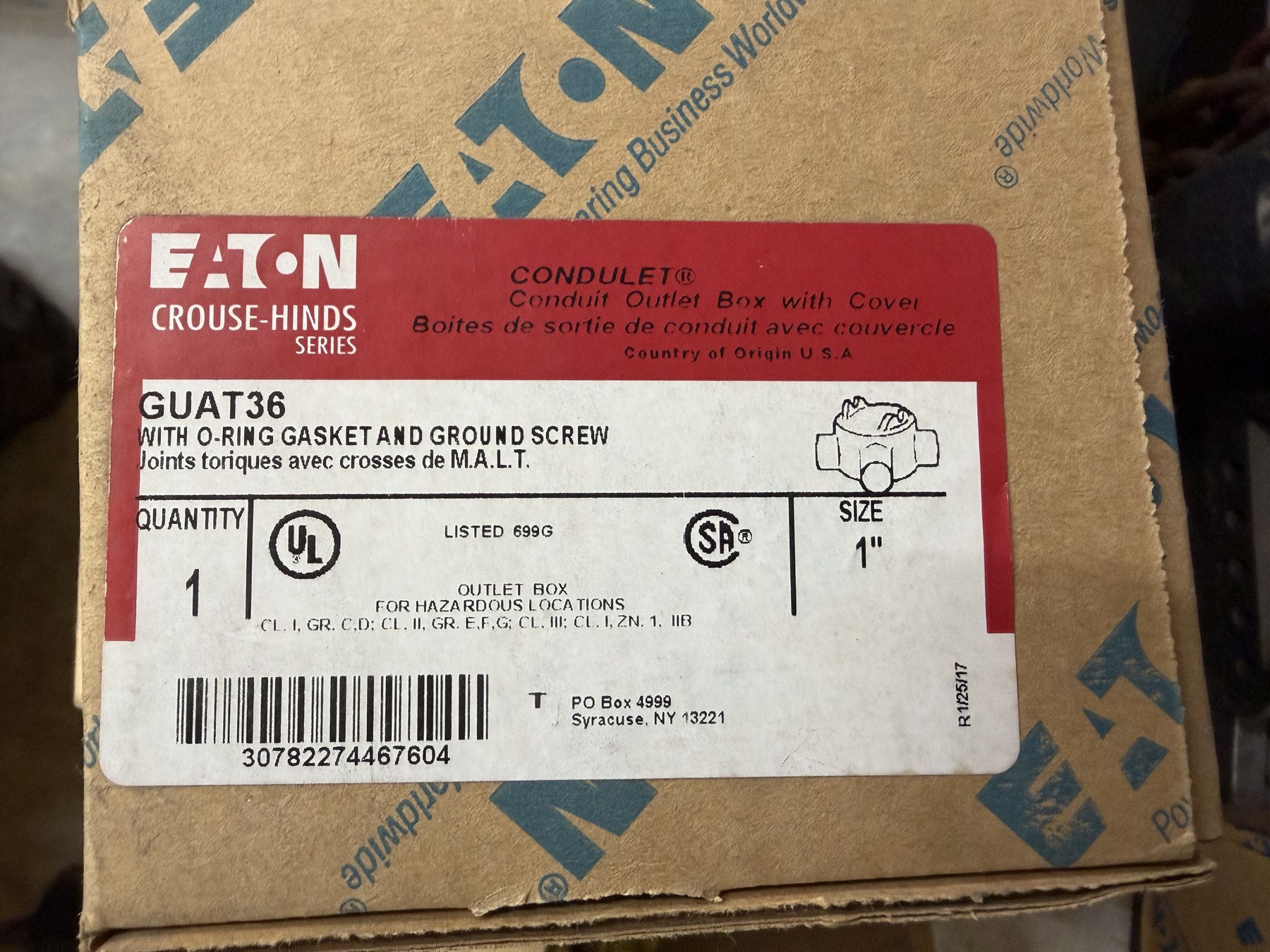 Eaton Crouse-Hinds GUAT36 1-inch T conduit outlet box with cover thumbnail 4