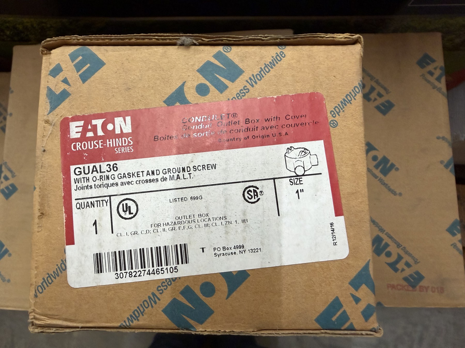 Eaton Crouse-Hinds GUAL36 1-inch L conduit outlet box with cover thumbnail 3