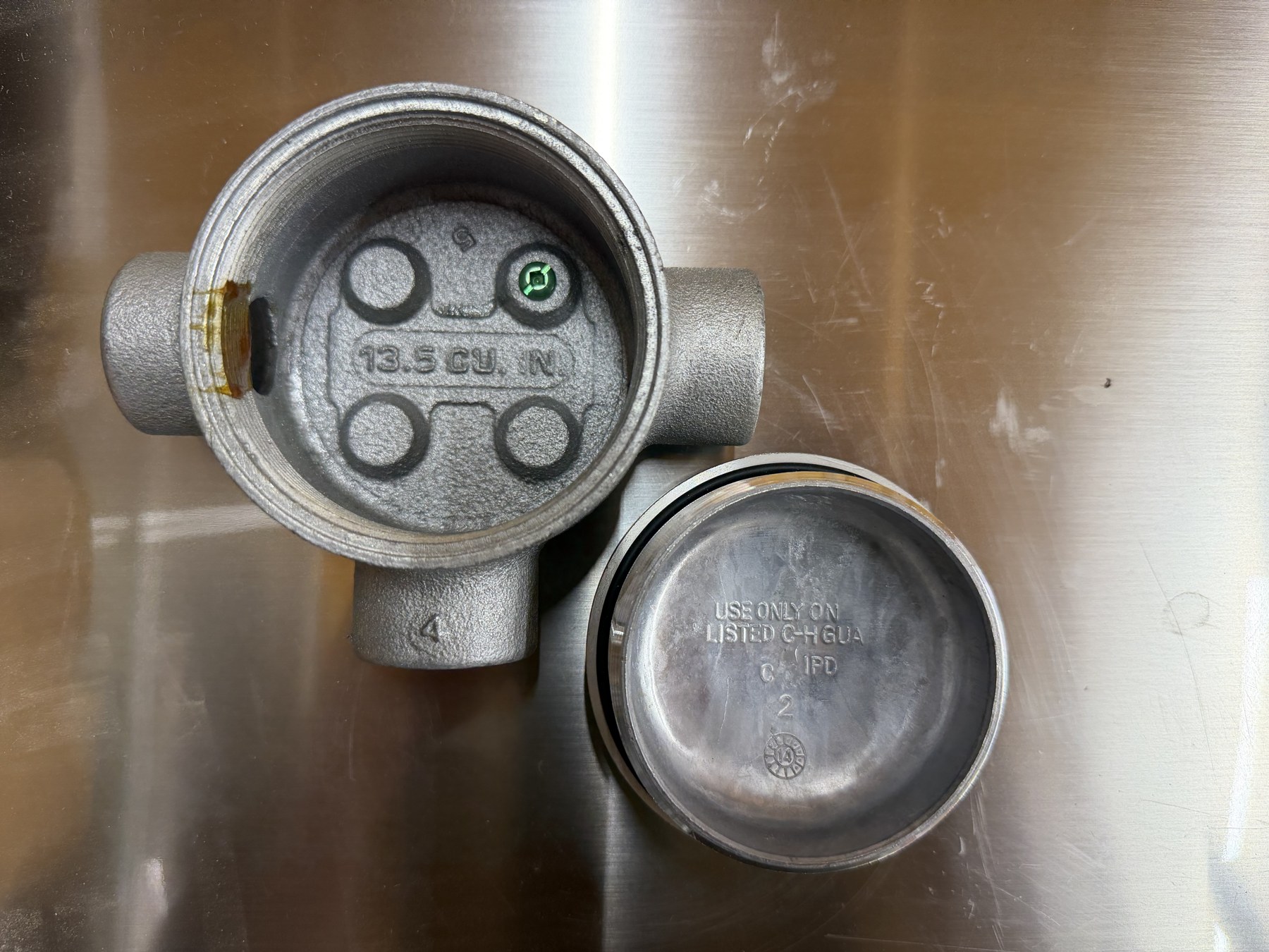Eaton Crouse-Hinds GUAT26 3/4-inch T conduit outlet box with cover