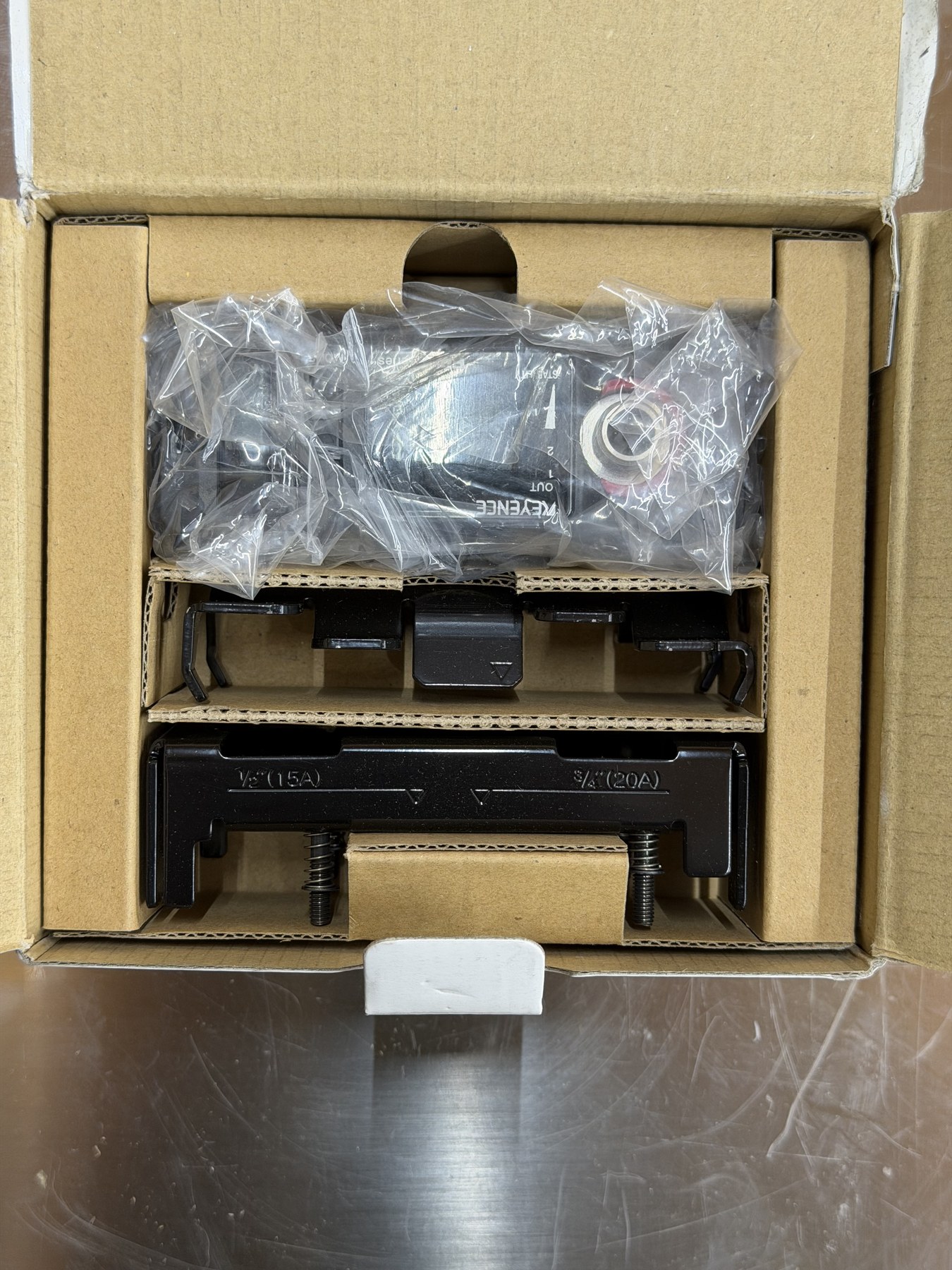 KEYENCE FD-Q20C Clamp-On Flow Sensor with Mounting Hardware thumbnail 5