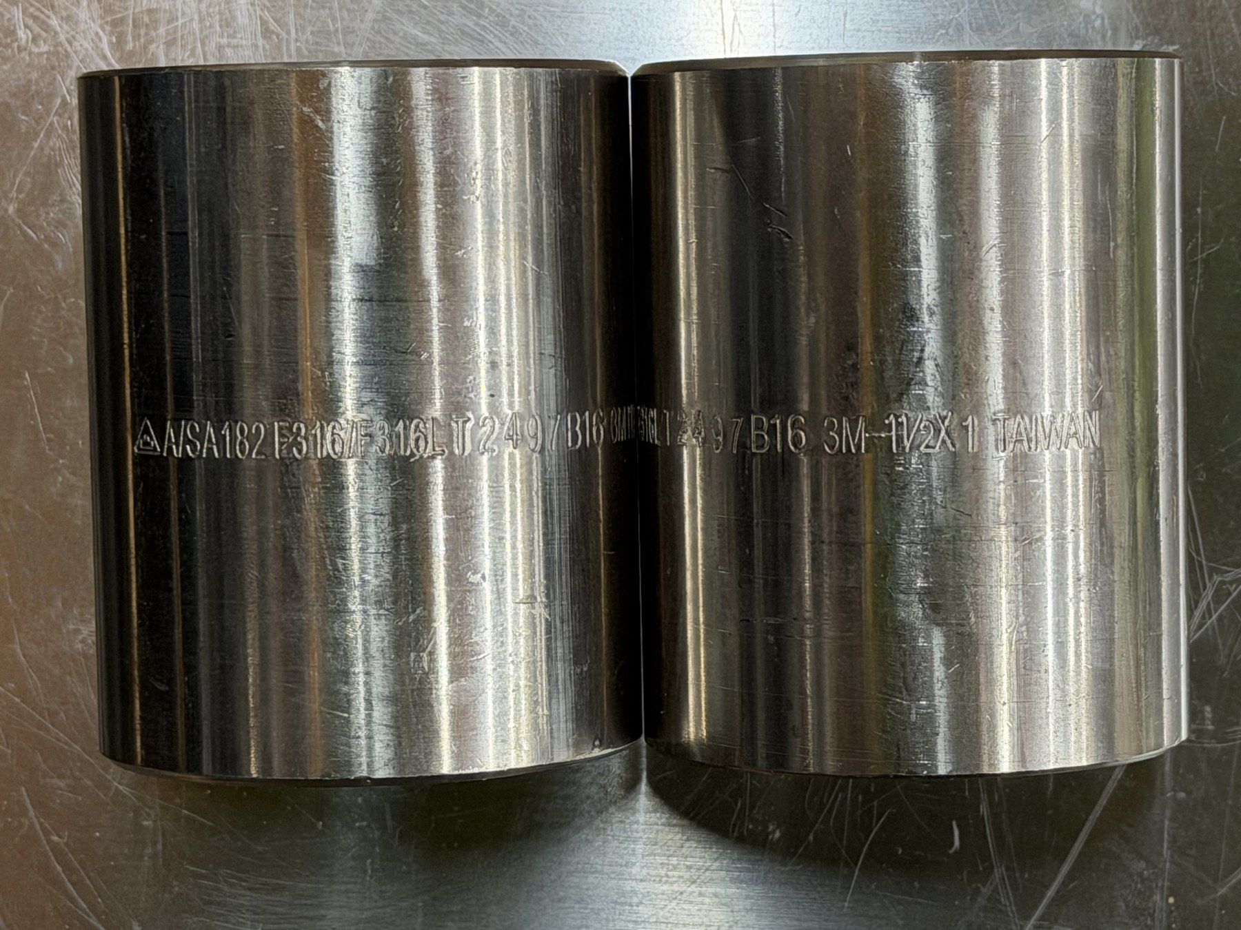 1-1/2 x 1-inch 316/316L Stainless Class 3000 Threaded Reducing Couplings — Lot of 2 thumbnail 3